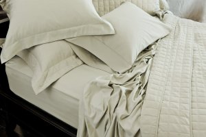 comphy sheets on bed