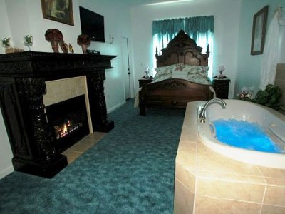 The Victorian Suite Lions Gate Manor