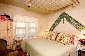 hidden hollow bed and breakfast suite