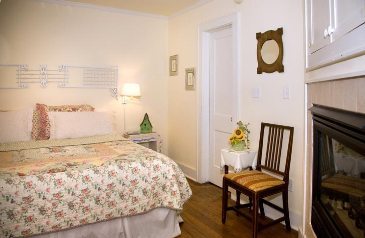 prarie house cottage suite with fireplace