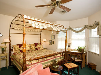 hearthstone bed and breakfast canopy bedroom