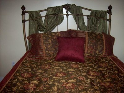 Thomas Sutton Suite bed