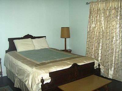Phillips room bed