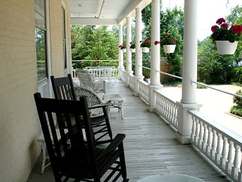 patio with pillars and chairs