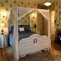 bridget's suite canopy bed