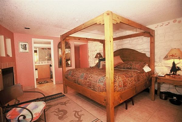 Apple Orchard Inn Hideaway room 