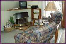 Couer d'alene Suite living room with tv
