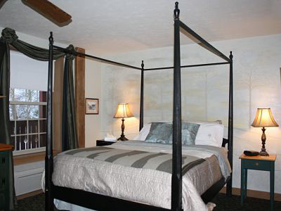 Holmes Country room