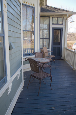 Victoria's Historic Inn patio