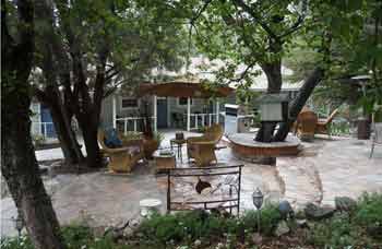 Outdoor Patio sitting area bed and breakfast