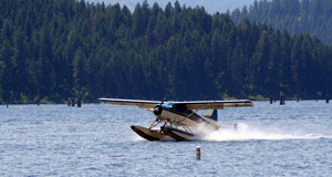 Float planes on the lake