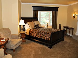 Summer Creek Inn Suite 2