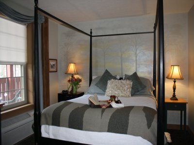 Holmes Country room