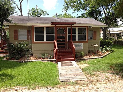Fayette Comfy House at Country Butler in Fayetteville, Texas