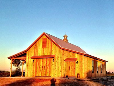 White house barn