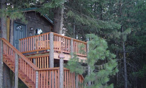 Treehouse Terrace accommodations at American Country Bed and Breakfast