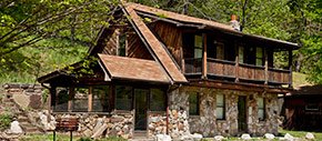 Stone Manor Family Lodging