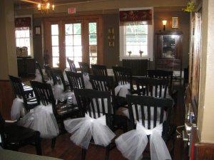 dining room decorated for a wedding