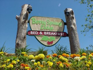 Berry Springs Lodge Sign