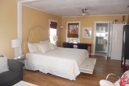 Cute Red Cottage at Night Swan bed and breakfast in New Smyrna Beach, Florida