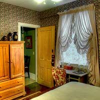 York Room in Alexandra's Bed and Breakfast in London, Ohio