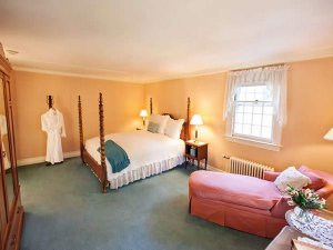 Lincoln room at Adair Inn in Bethlehem, New Hampshire