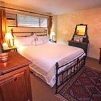 #8 room in Blue Iguana Inn in Ojai, California