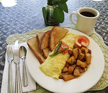 Breakfast at Ispwich Inn in Massachusetts