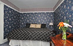 Deluxe King Suite at the Craigmyle in Victoria, BC