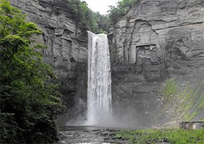 Taughannock Falls State Park near City Lights Inn in Ithaca, New York Photo by Jazzymazzy