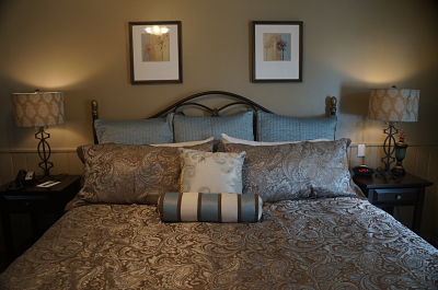 Prescott Arizona luxurious bed and pillows
