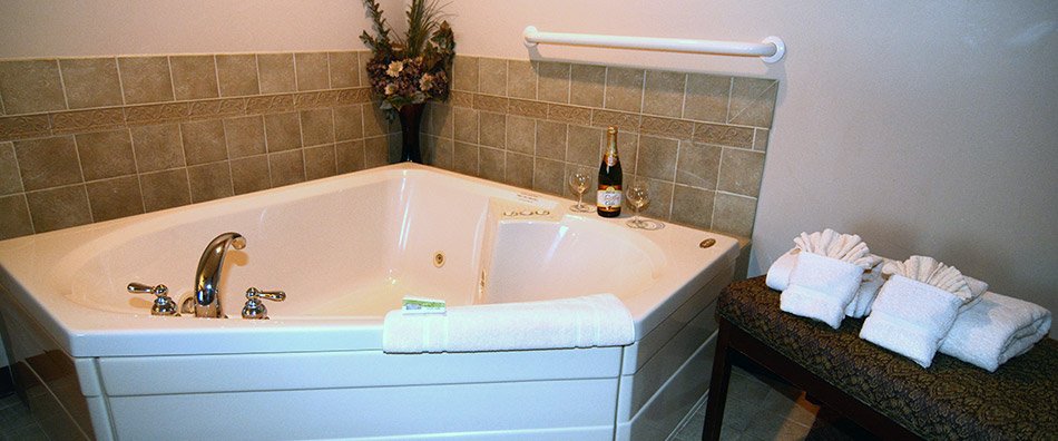 Deluxe Jacuzzi King Suites Hearthstone Inn Suites A