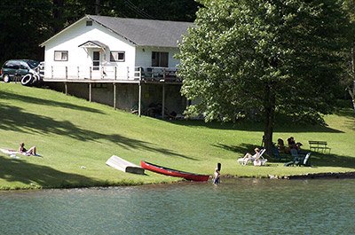 Lakeside cottage exterior in Weyside Inn in Big Indian, New York
