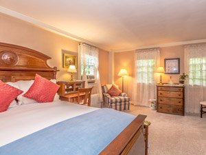 Lincoln room at Adair Inn in Bethlehem, New Hampshire