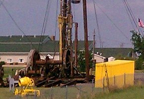 Oil Rig in Russell Kansas - Photo by Fubar007
