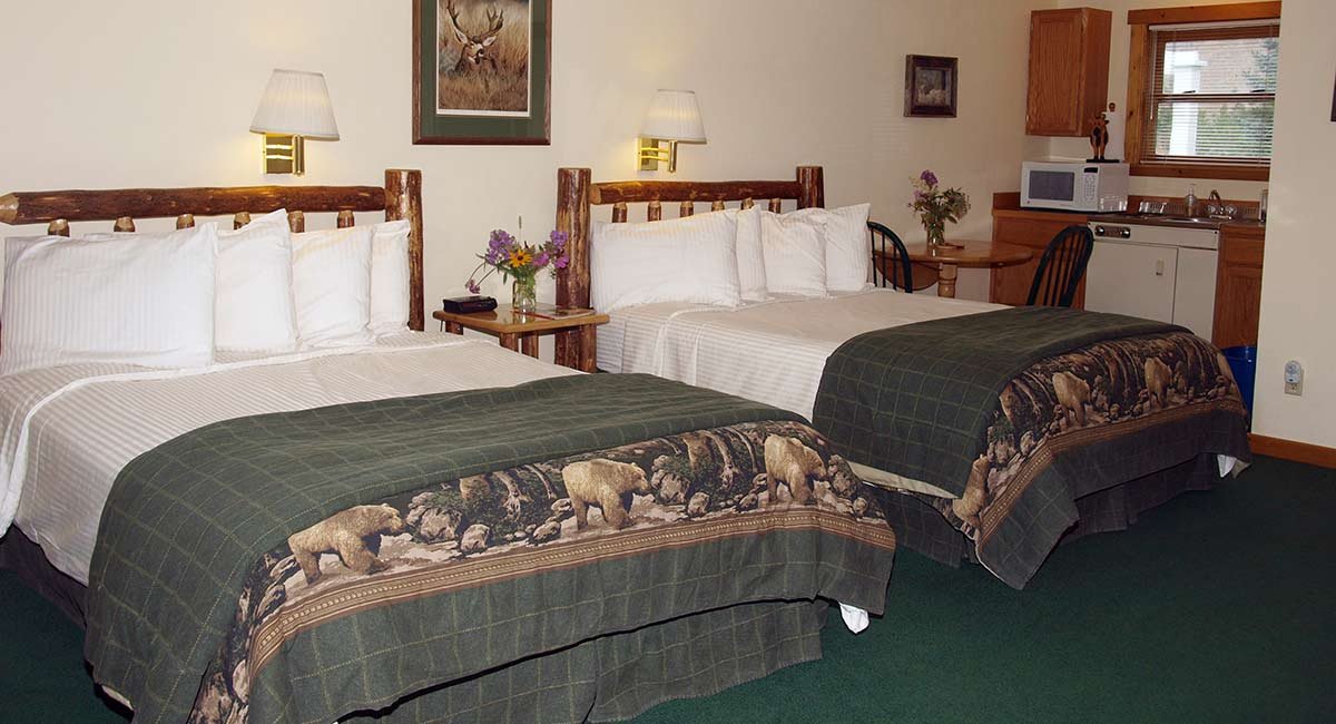 Two Queen Rooms Gardiner Mt Lodging Yellowstone Basin Inn